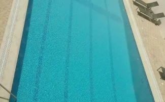 Modern pool by a pool builder in Saudi Arabia